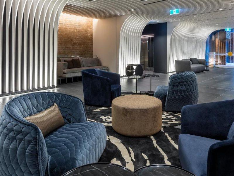 Skye Suites 시드니 외부 사진 The lounge at the airport