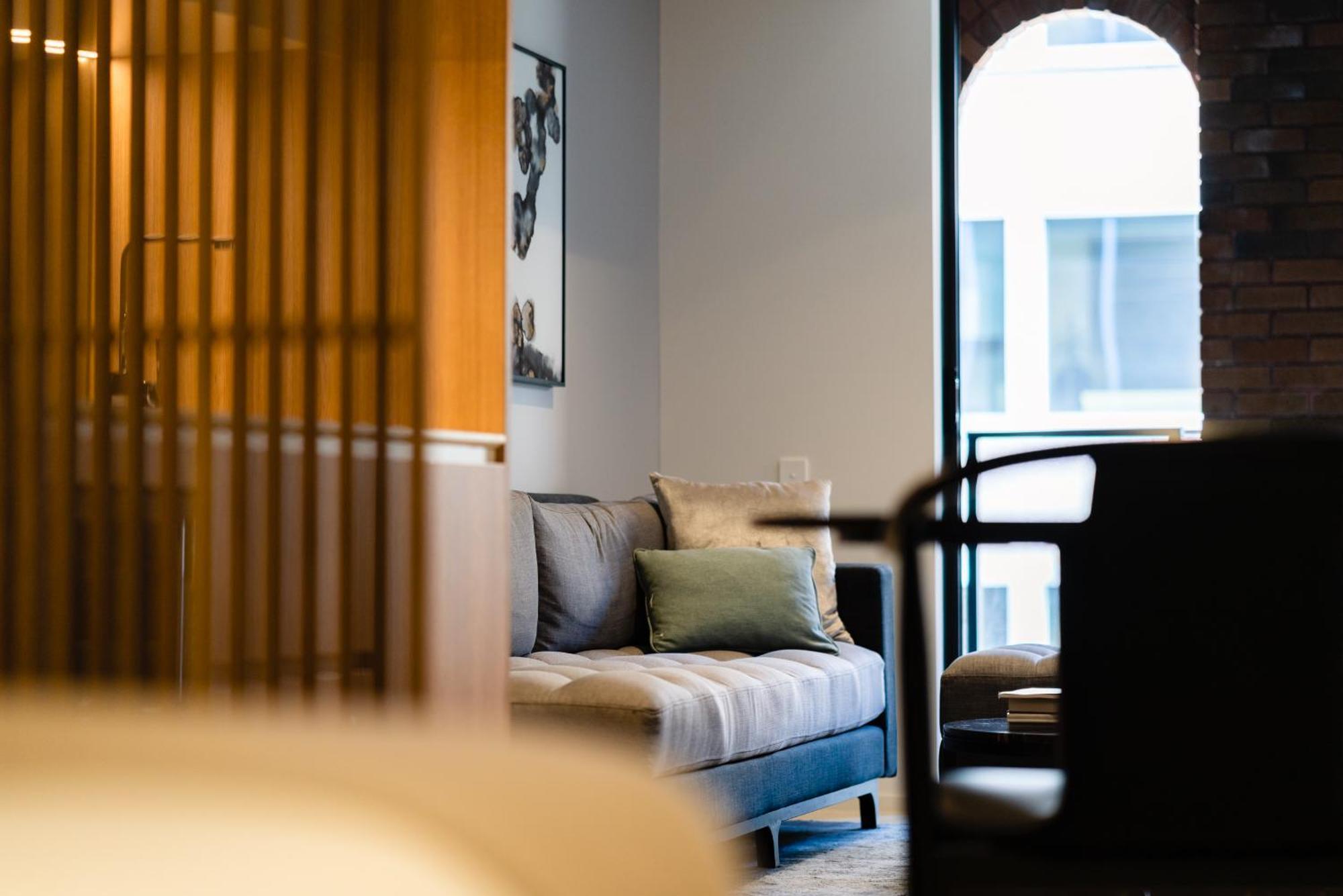 Skye Suites 시드니 객실 사진 A room at the hotel