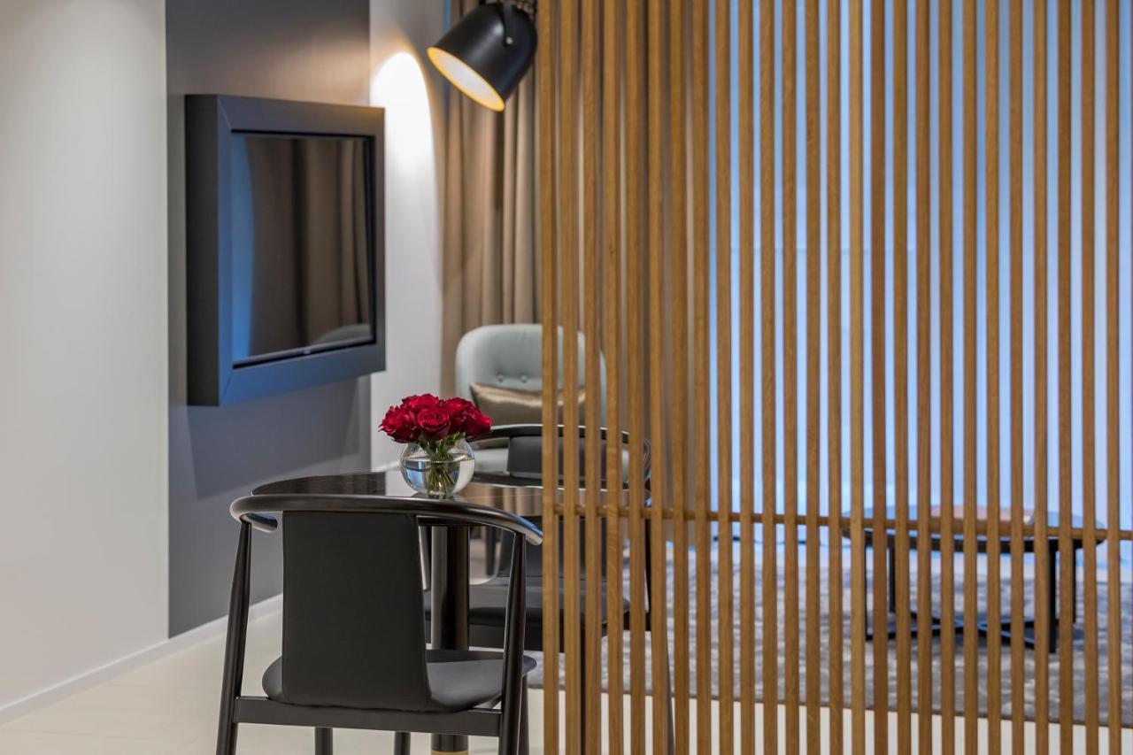 Skye Suites 시드니 외부 사진 A room divider
